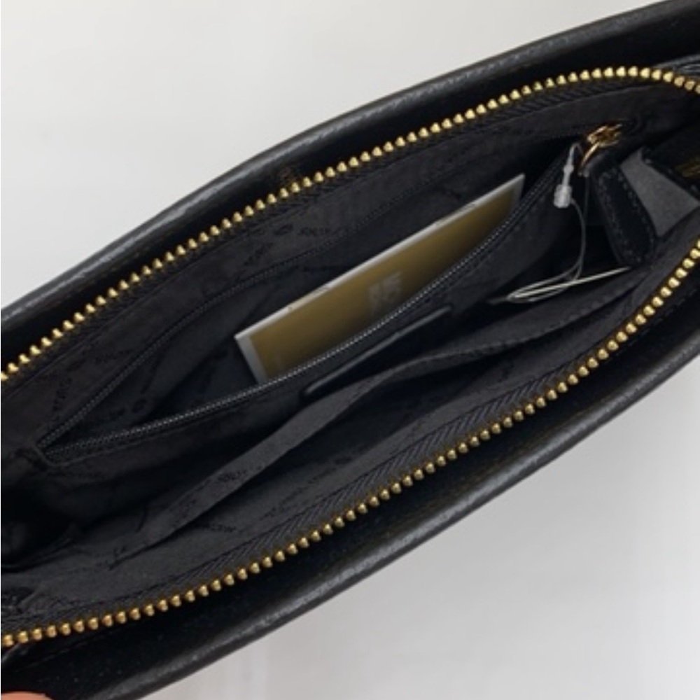 MICHAEL KORS LARGE TRIPLE XBODY BAG
NAVY COLOR - Picture 14 of 16